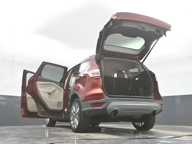 Used 2016 Orange Ford SE image 51