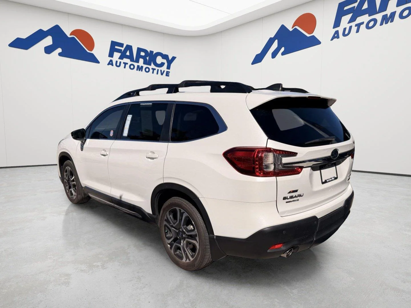 Used 2024 Crystal White Pearl Subaru Limited image 4