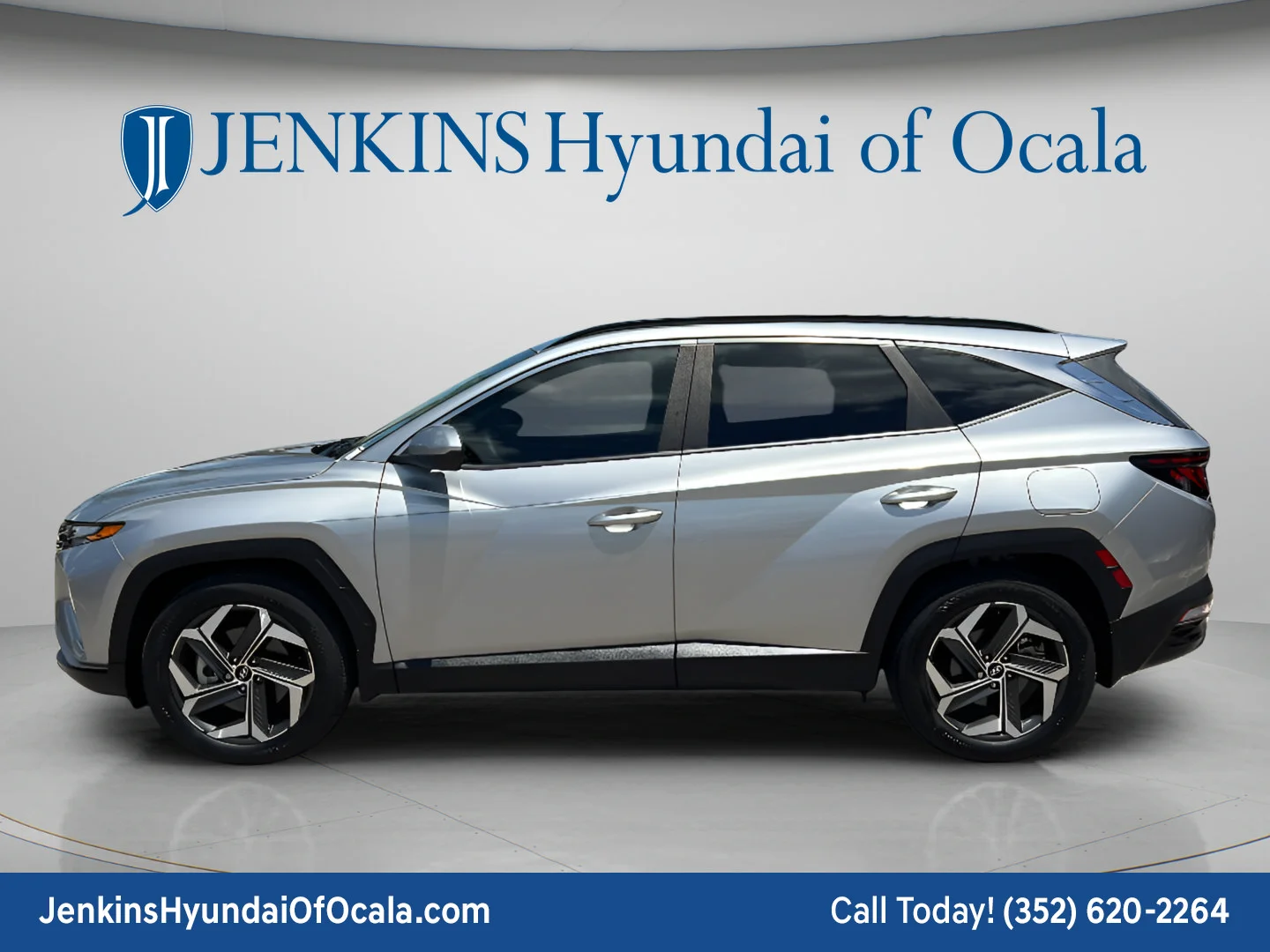 Used 2024 Shimmering Silver Hyundai SEL image 6