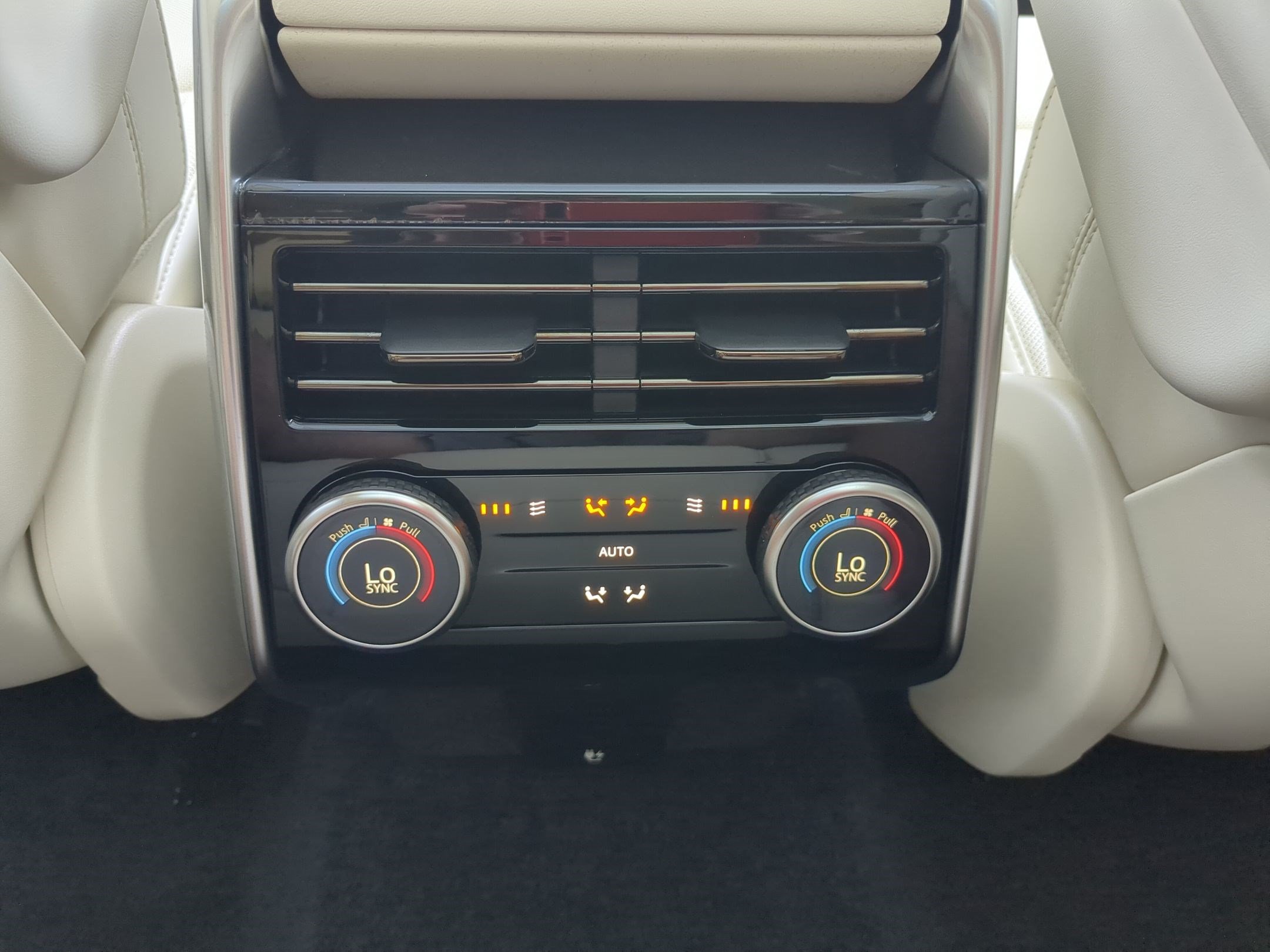 New 2026 Santorini Black Land Rover P530 SE LWB 7 Seat image 27