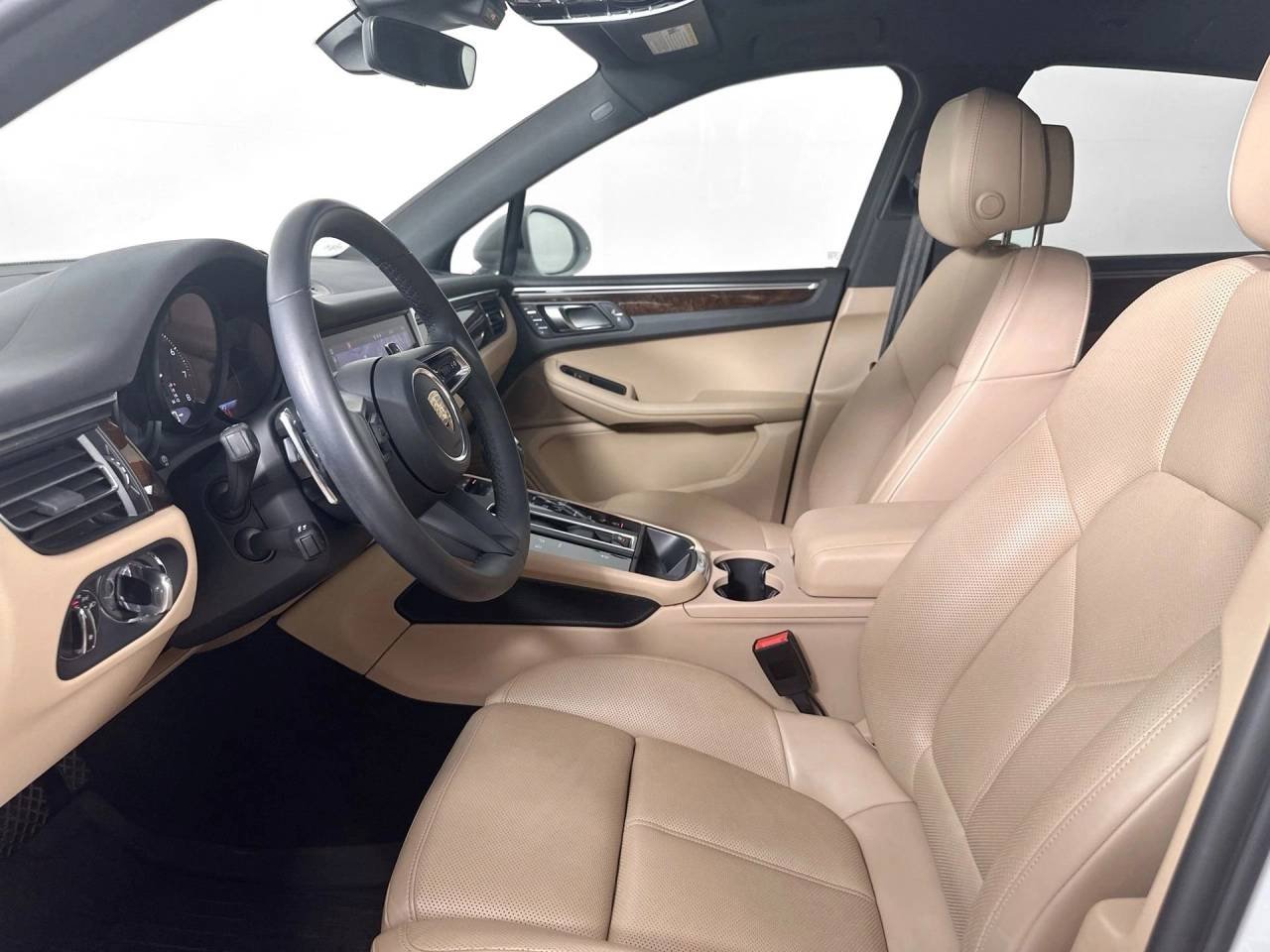 Certified Used 2022 Carrara White Metallic Porsche  image 5