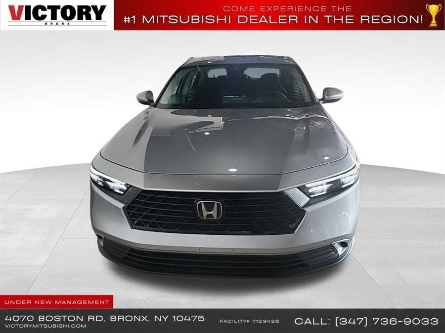 Used 2023 Silver Honda EX image 2