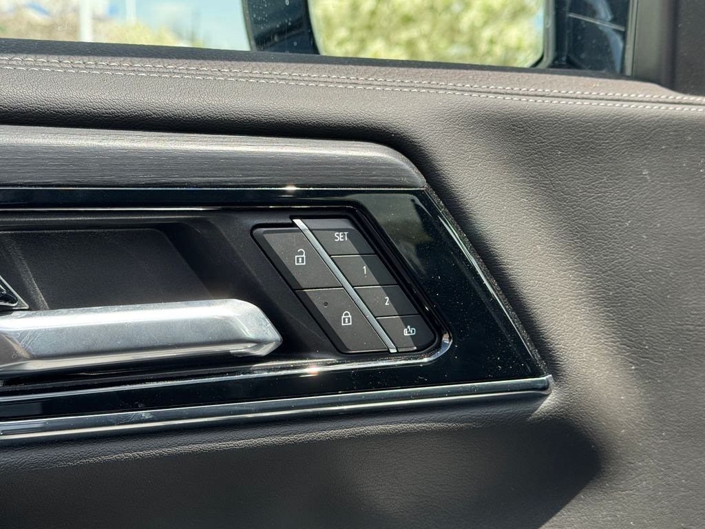 2025 GMC Yukon XL Denali - Photo 34