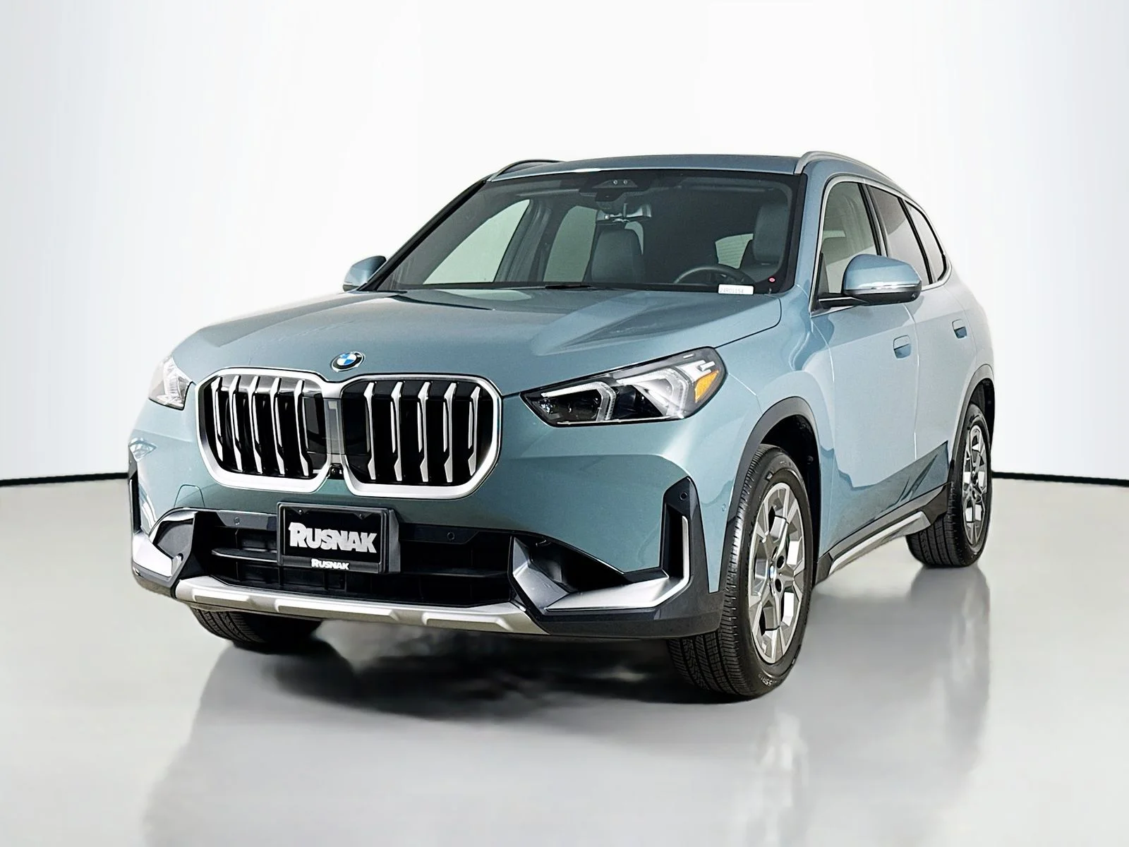 Used 2026 Cape York Green Metallic BMW xDrive28i image 3