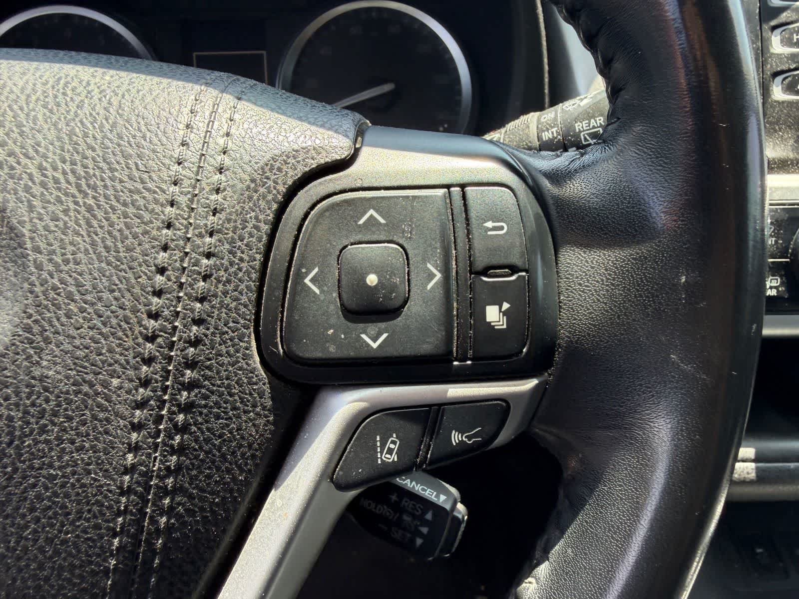 Used 2018 Blizzard Pearl Toyota SE image 8