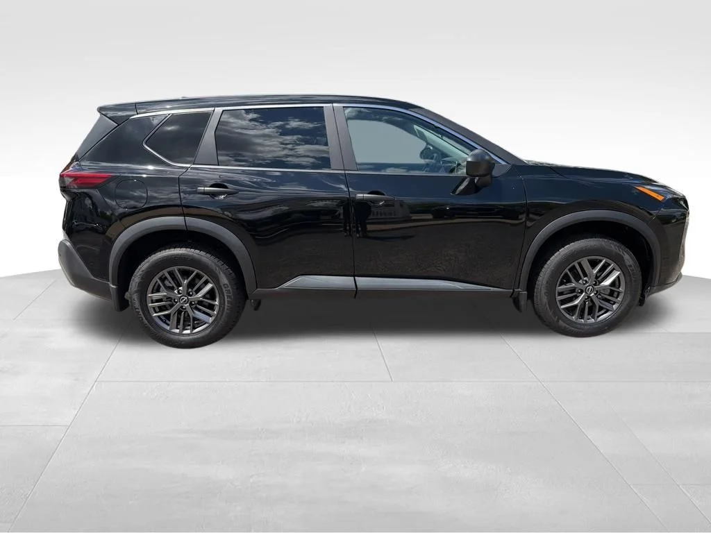 Used 2023 Black Nissan S image 7