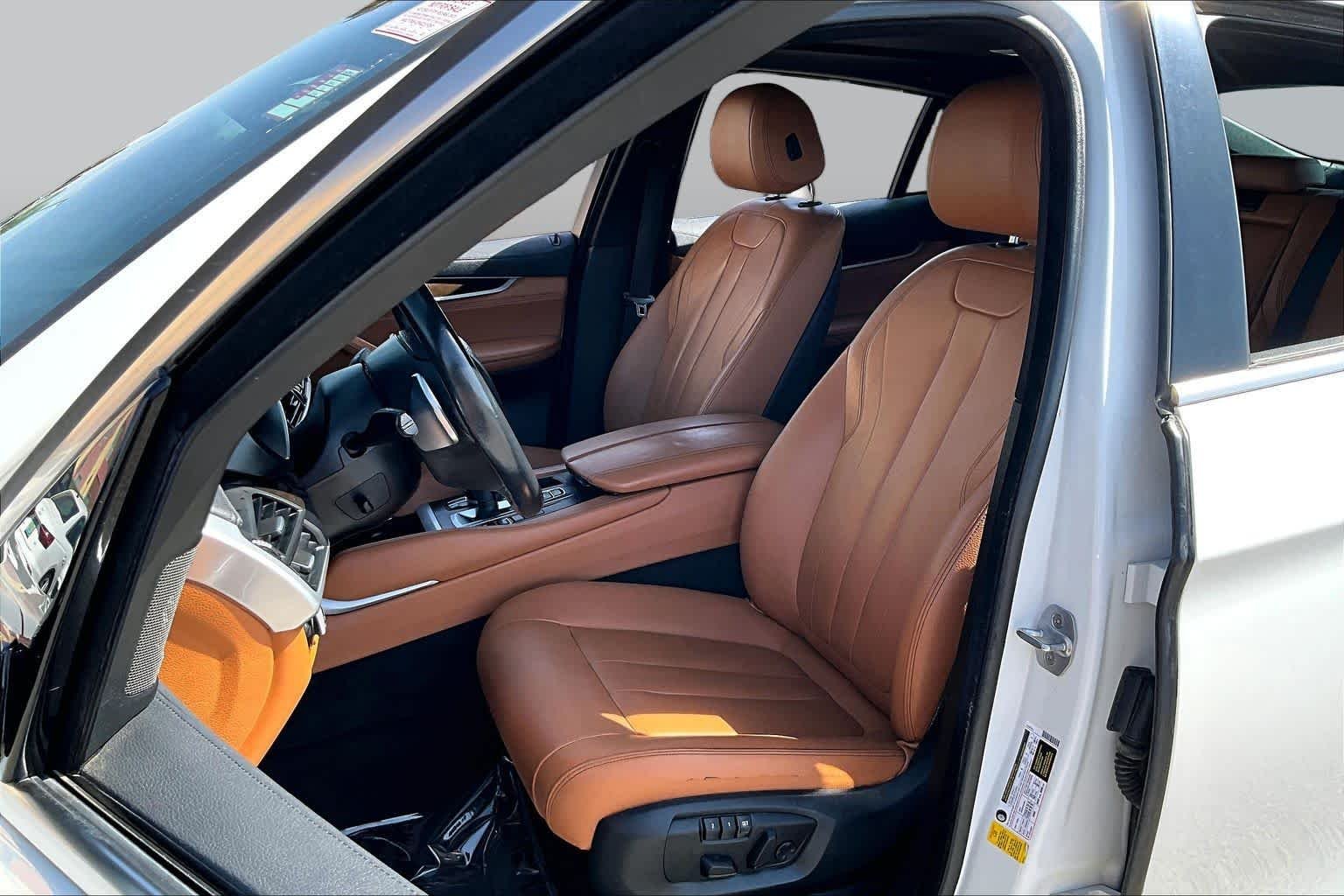 Used 2019 Alpine White BMW sDrive35i image 7