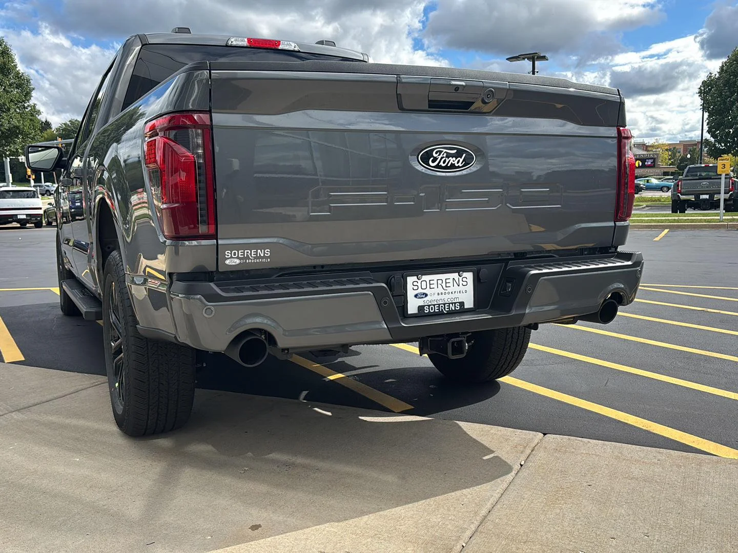 New 2026 Carbonized Gray Metallic Ford XLT image 7