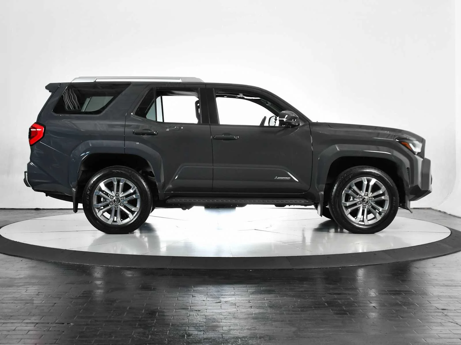 Used 2025 Underground Toyota Limited image 6