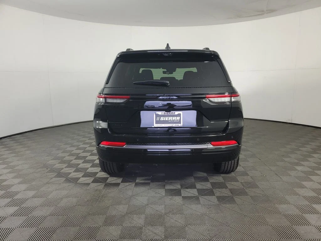 New 2026 Diamond Black Crystal Pearl-Coat Exterior Paint Jeep Limited Reserve image 5