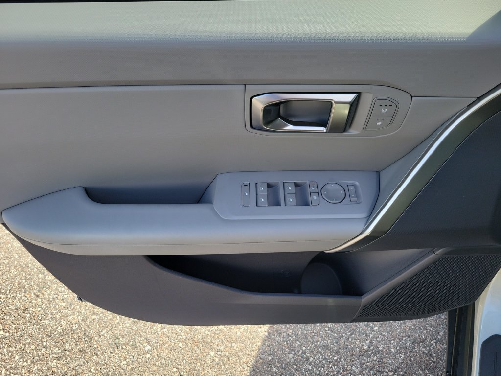 New 2027 Ivory Silver Kia EX image 21