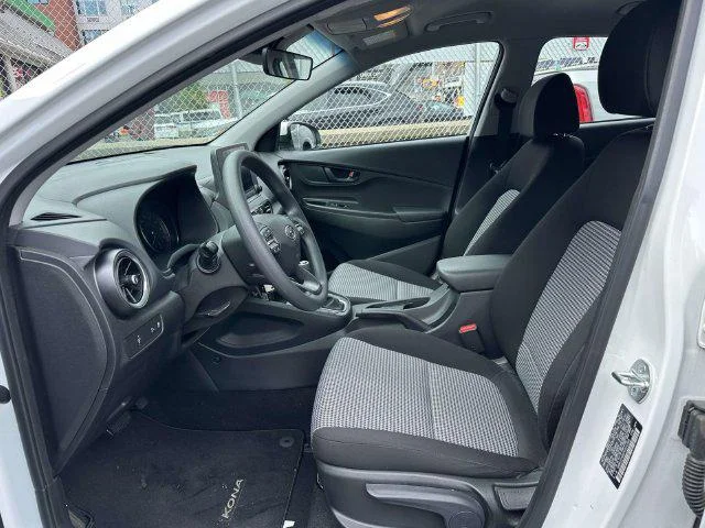 Used 2023 Lunar White Hyundai SE image 13