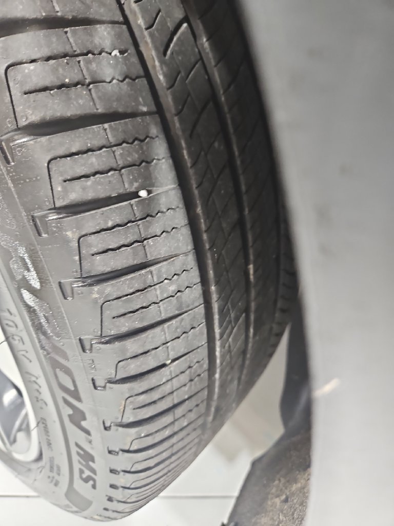 Certified Used 2025 White Hyundai Limited image 29