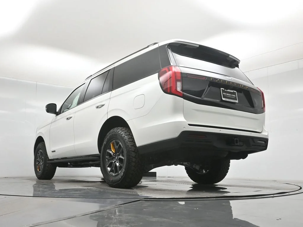 New 2026 Star White Metallic Tri-Coat Ford Tremor image 48