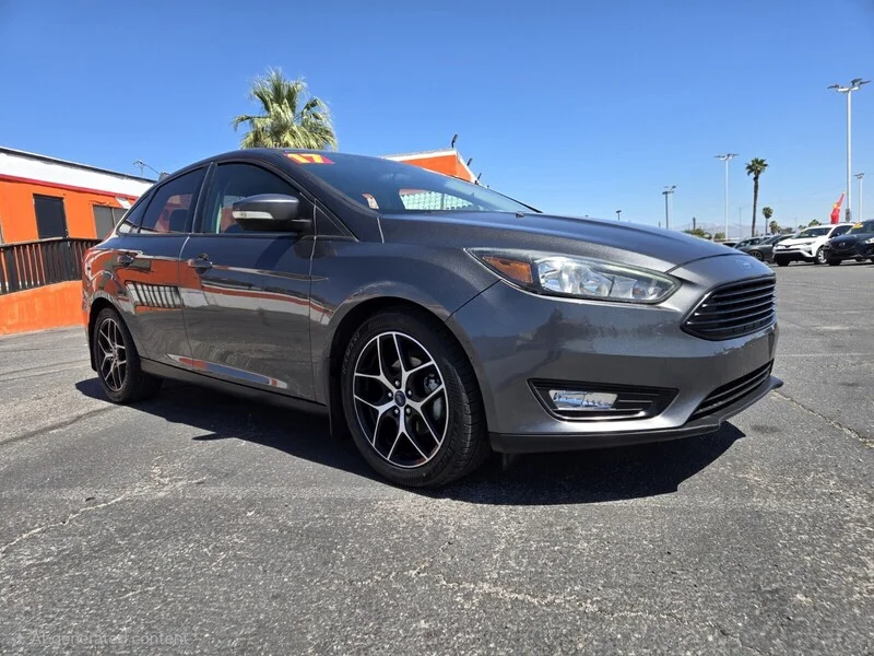 Used 2017 MAGNETIC Ford SE image 4