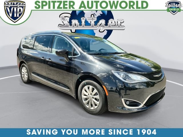 2018 Chrysler Pacifica Touring L's photo