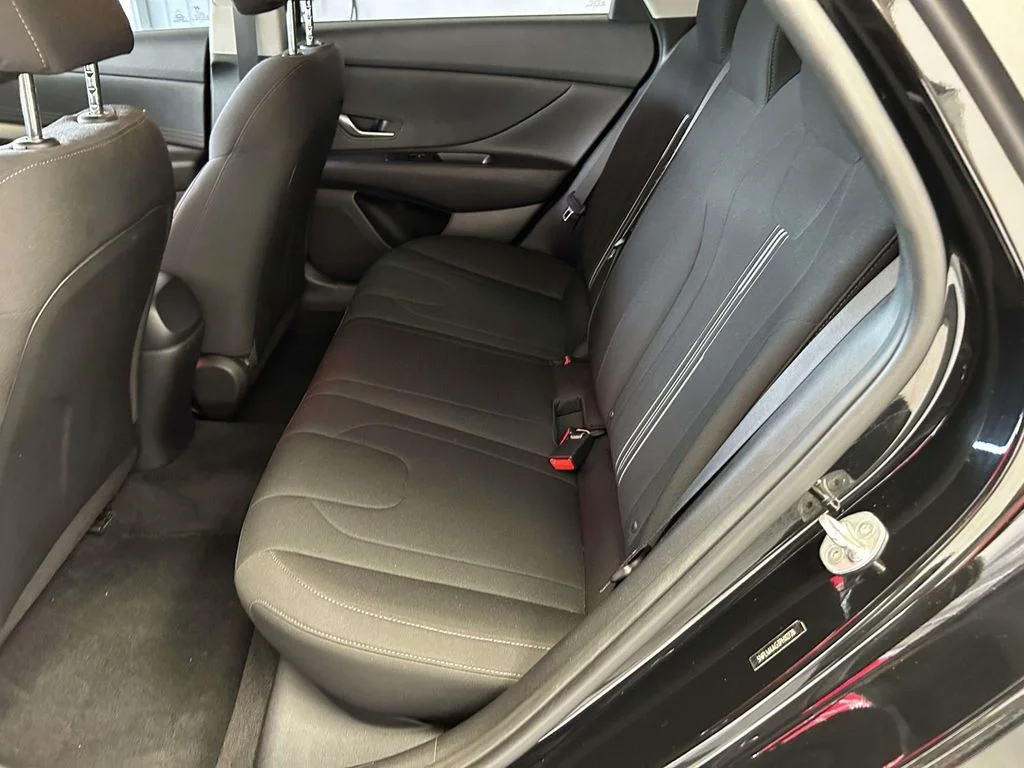 Used 2023 Black Hyundai SEL image 12