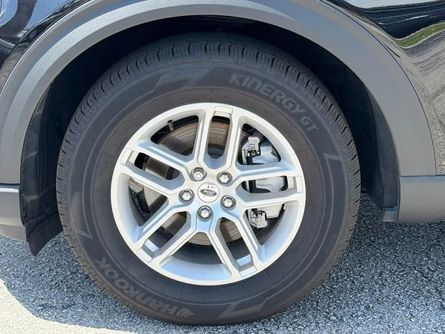 New 2026 Agate Black Metallic Ford Active image 11