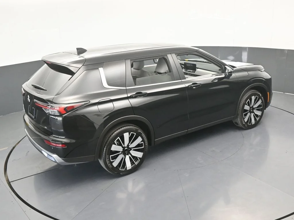 New 2026 Black Diamond Mitsubishi SE image 56