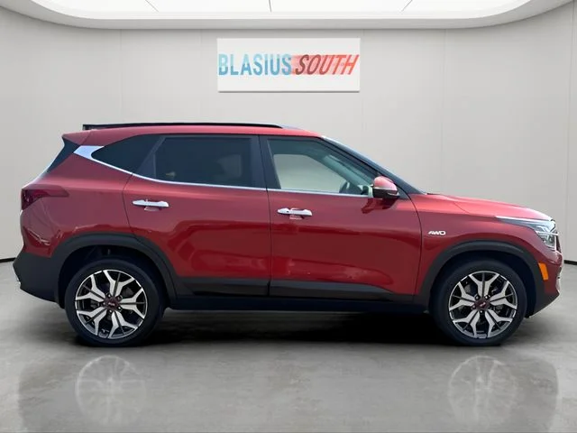 Used 2021 Orange Kia SX image 2