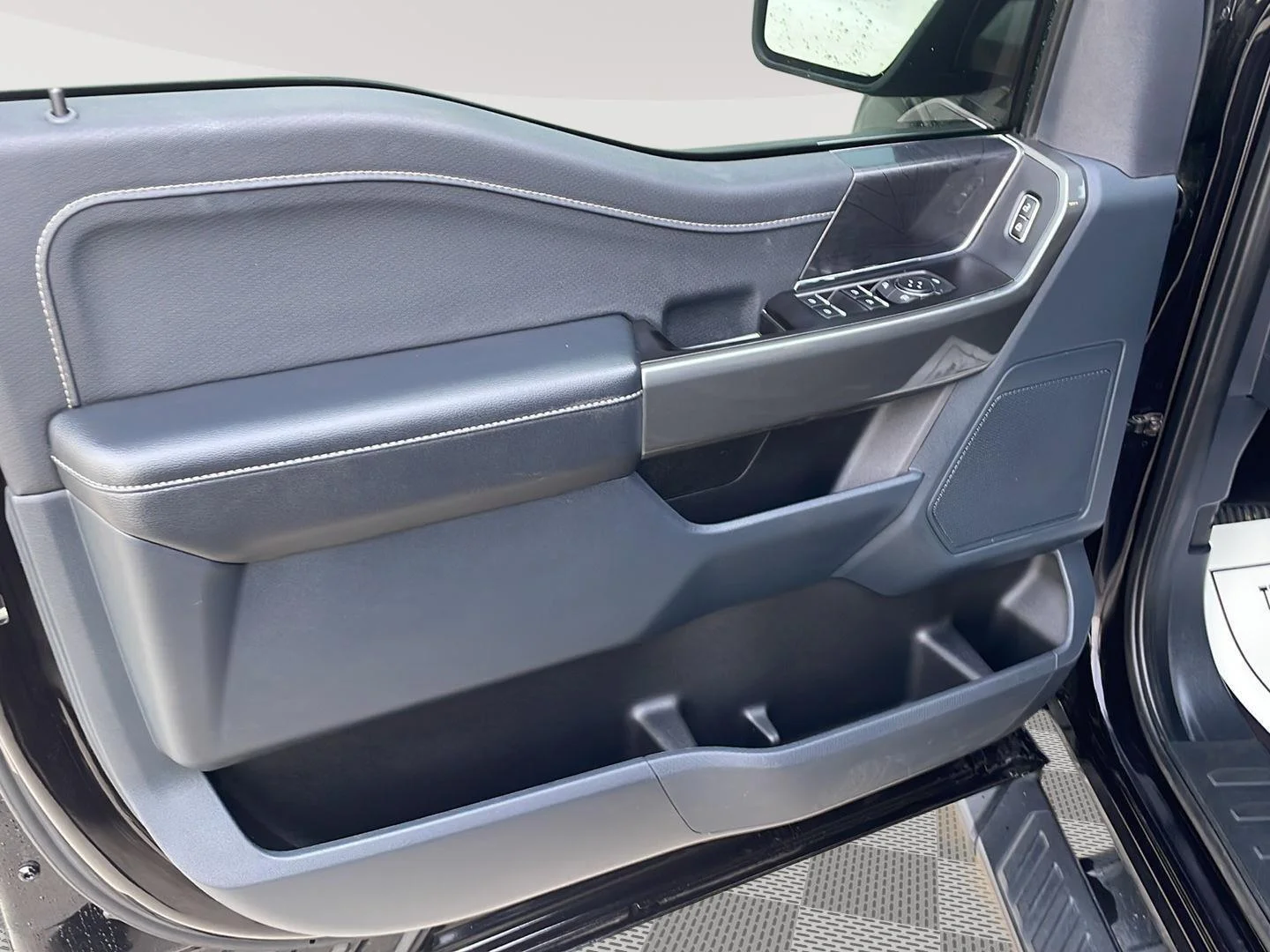 Used 2022 Agate Black Ford XLT image 10