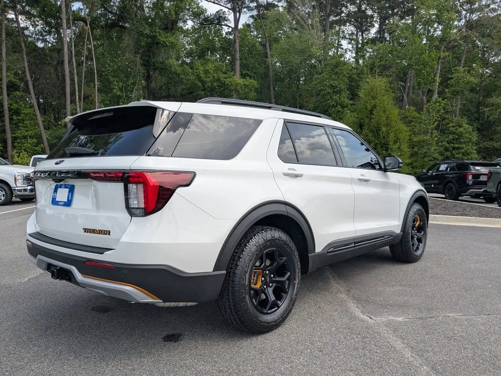 New 2026 Star White Metallic Tri-Coat Ford Tremor image 4