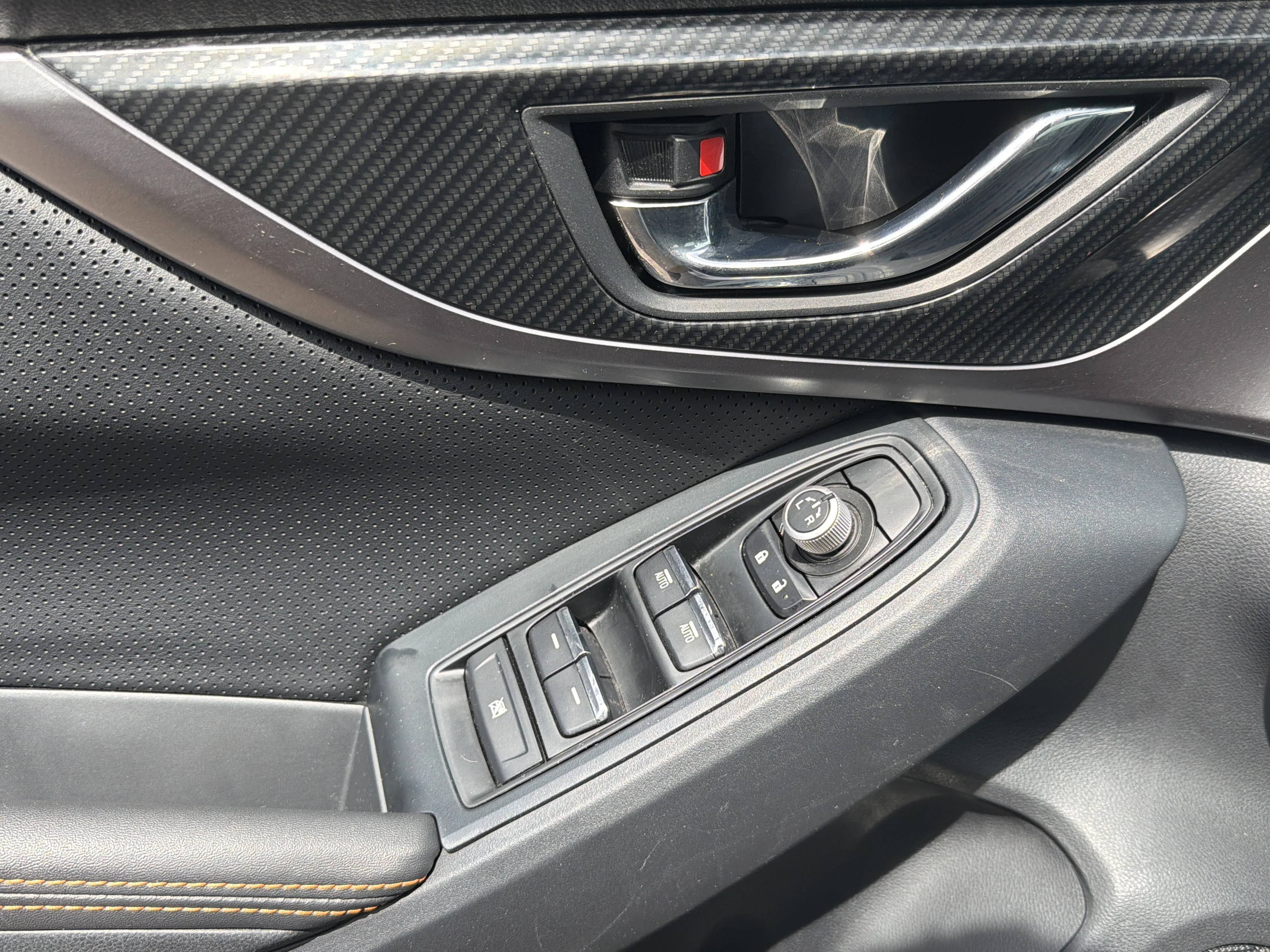 Used 2019 Ice Silver Metallic Subaru Limited image 19