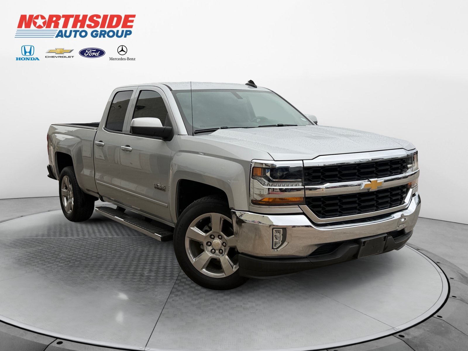 Used 2018 Silver Ice Metallic Chevrolet LT image 1