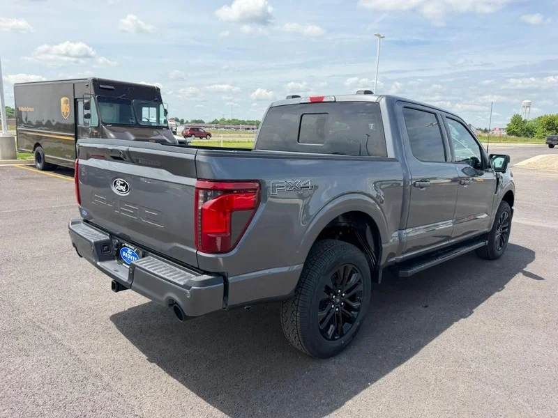 New 2026 Carbonized Gray Metallic Ford XLT image 5