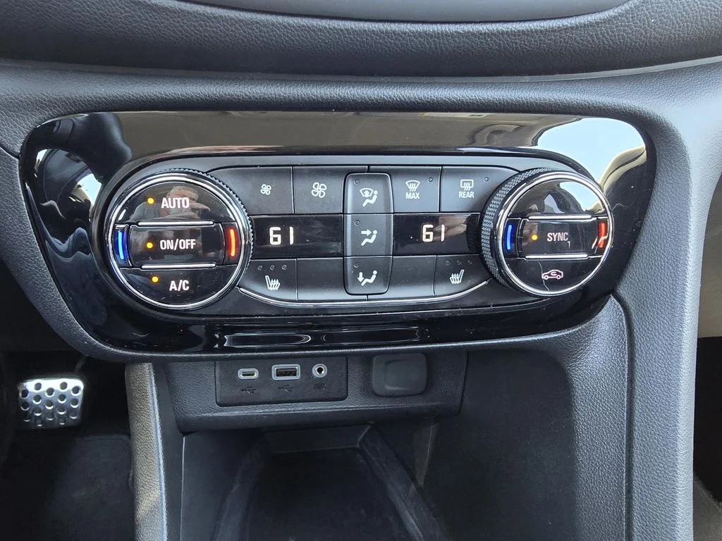 Used 2023 Moonstone Gray Metallic Buick Select image 15