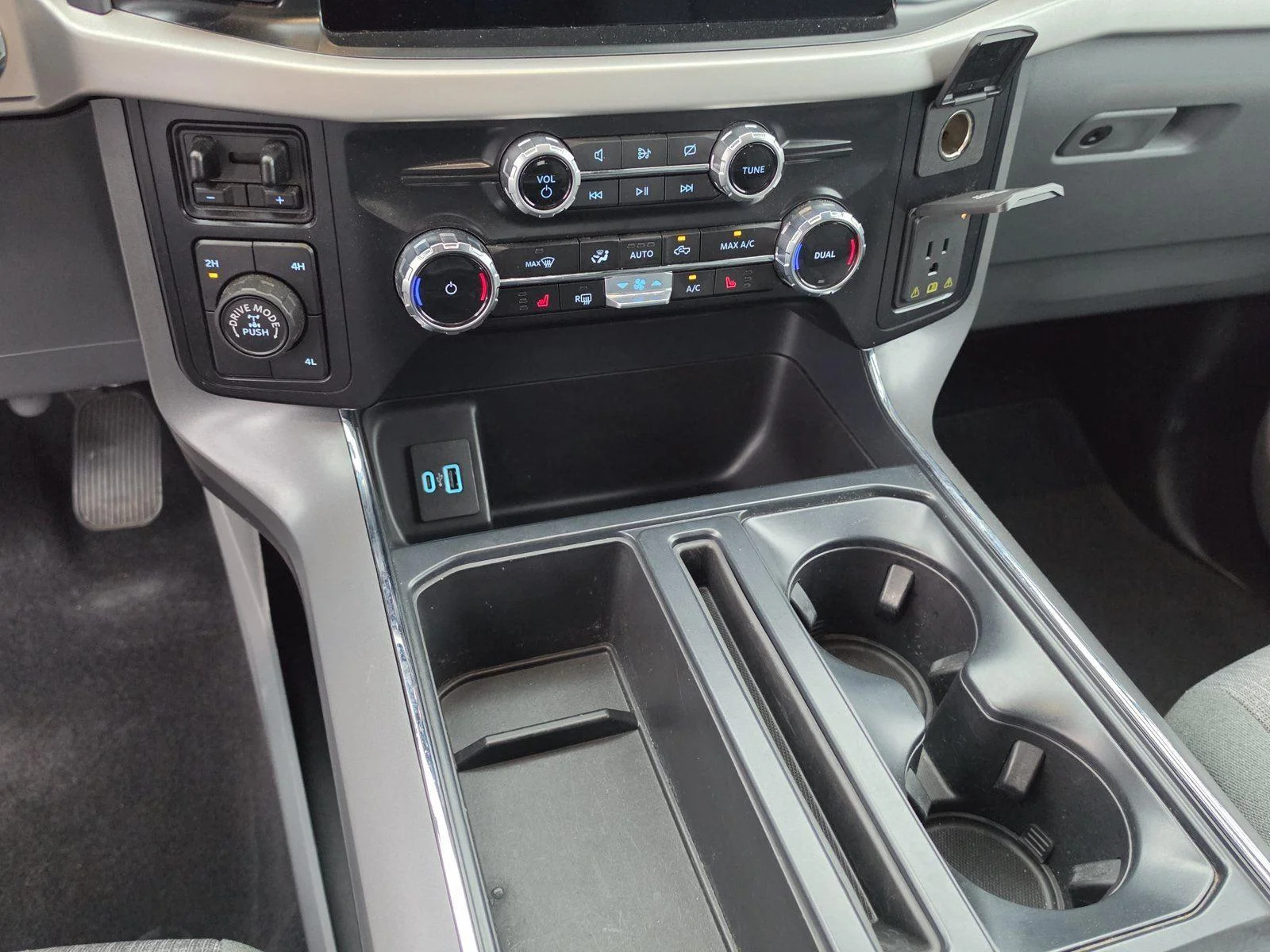Used 2023 Agate Black Ford XLT image 24