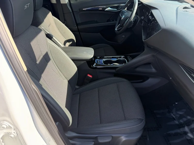 Used 2023 White Frost Tricoat Buick Preferred image 18