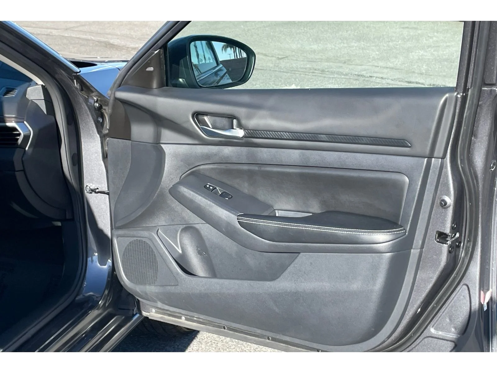 Used 2024 Gun Metallic Nissan 2.5 SV image 18