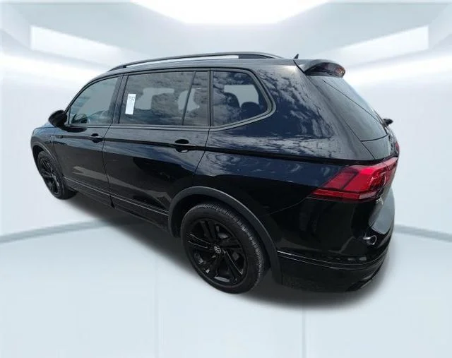 Used 2023 Black Volkswagen 2.0T SE R-Line Black image 21