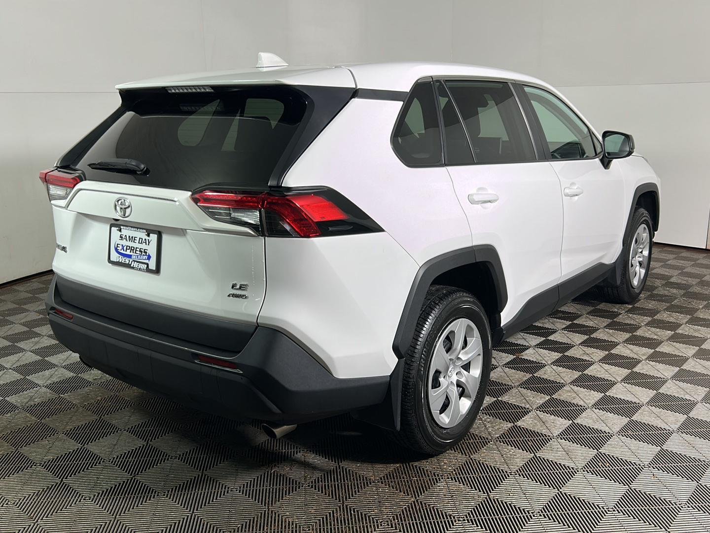 Used 2023 Ice Cap Toyota LE image 7