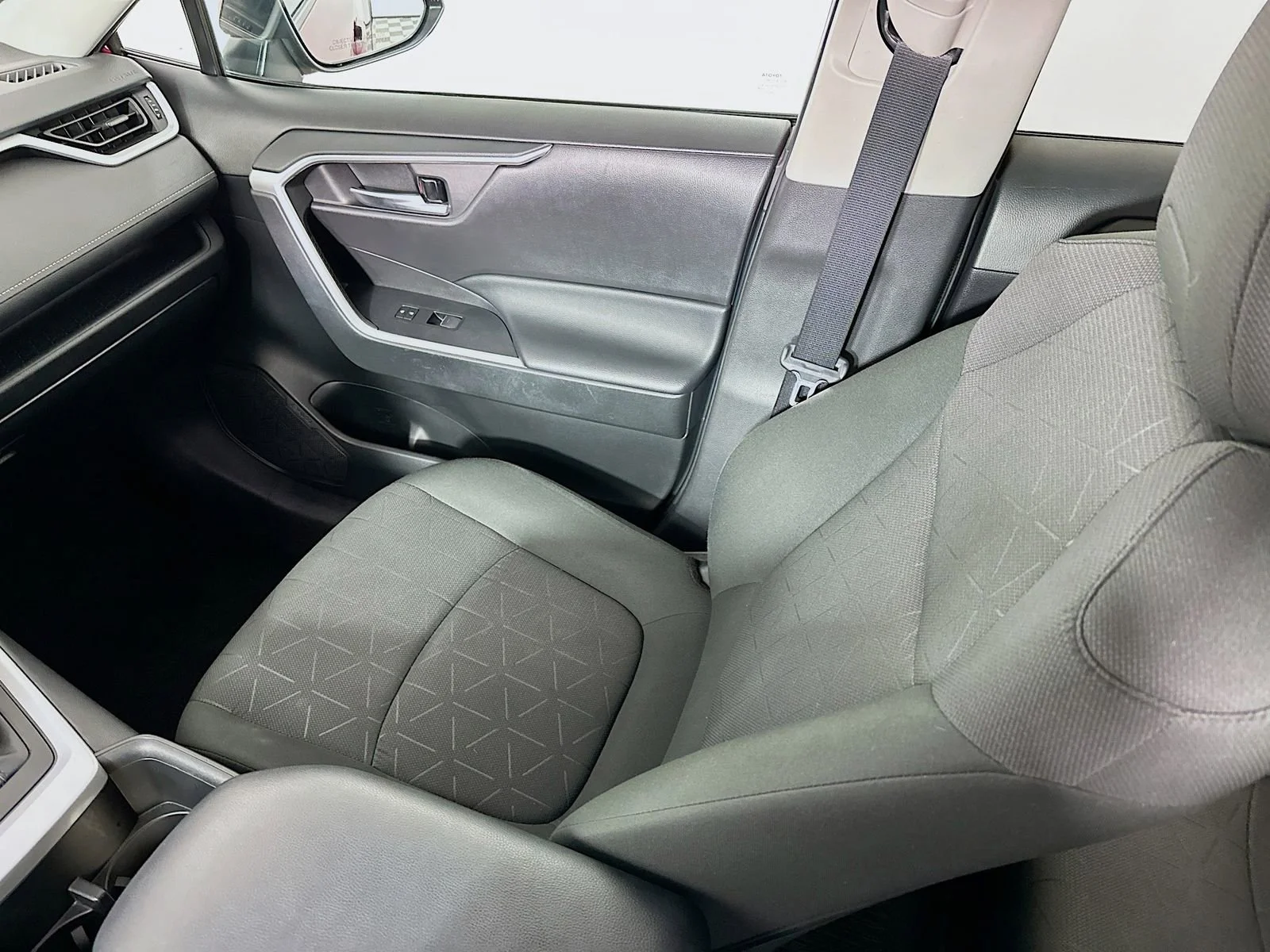 2023 Toyota RAV4 XLE - Photo 23