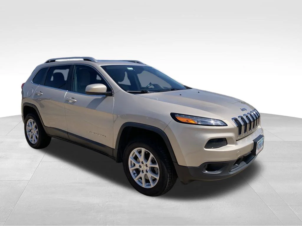 Used 2015 Beige Jeep Latitude image 12