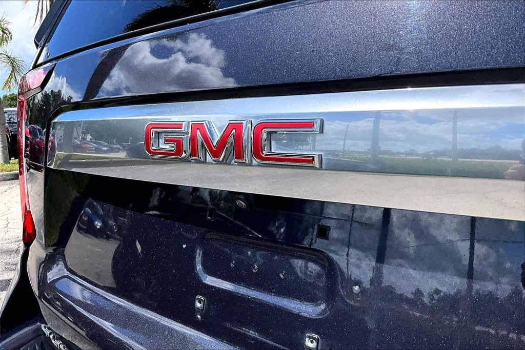 Used 2023 Silver GMC Denali image 31