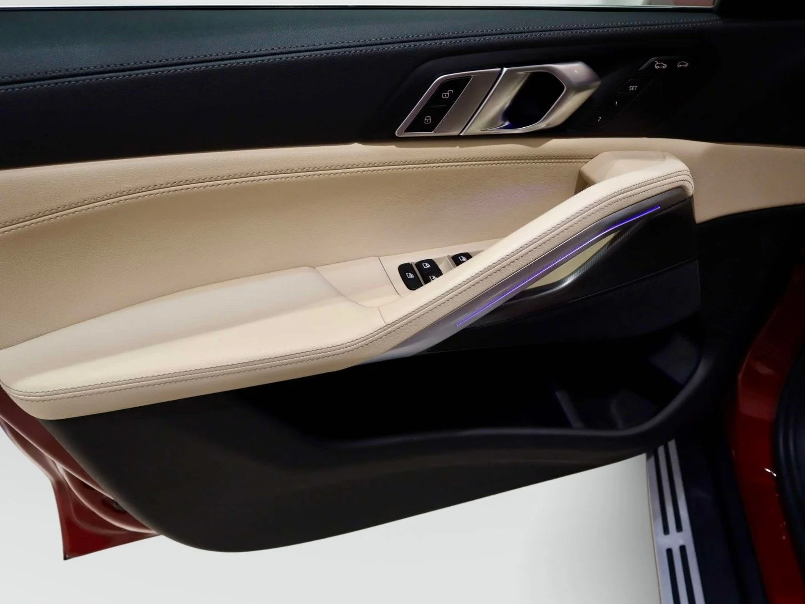 Used 2022 Flamenco Red Metallic BMW xDrive40i image 25