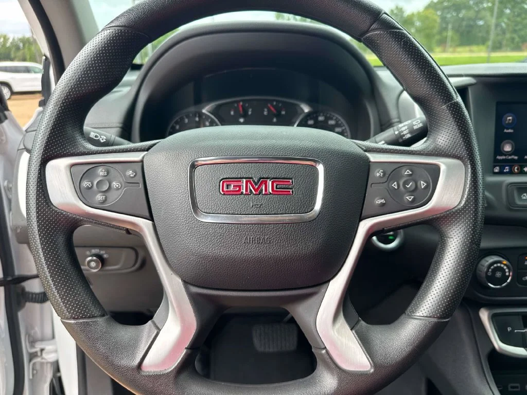 Used 2024 White GMC SLE image 29