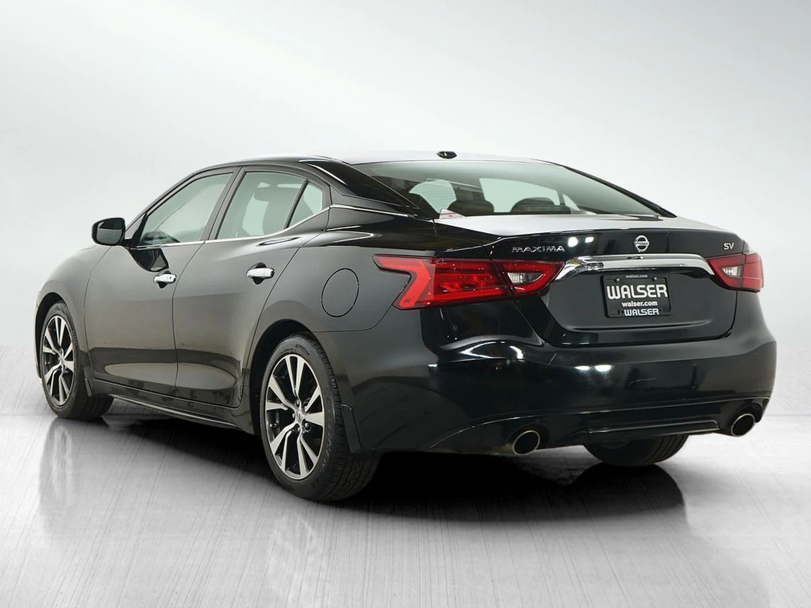 Used 2017 Super Black Nissan 3.5 SV image 3