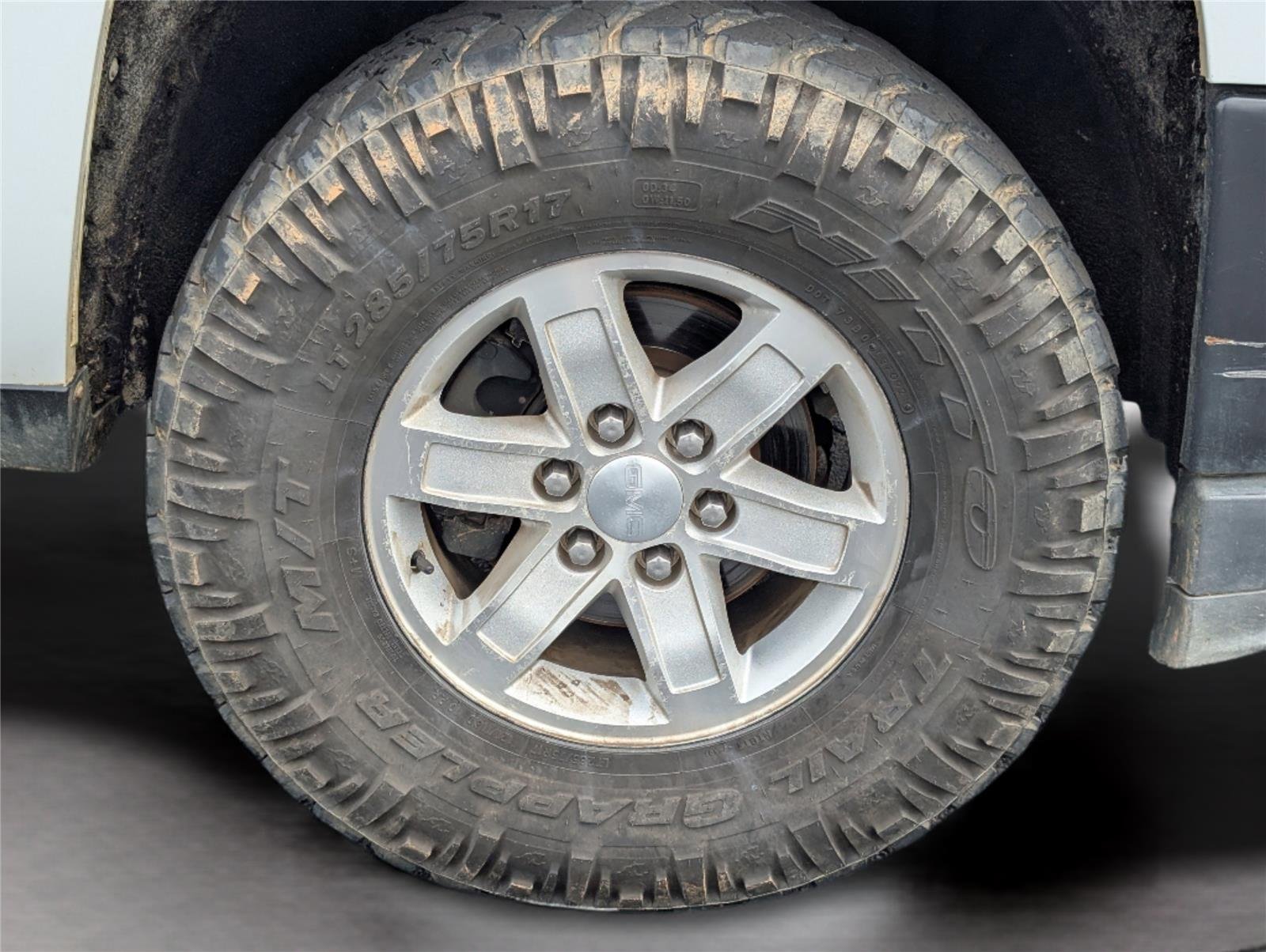 Used 2019 SUMMIT WHITE Chevrolet Work Truck image 37