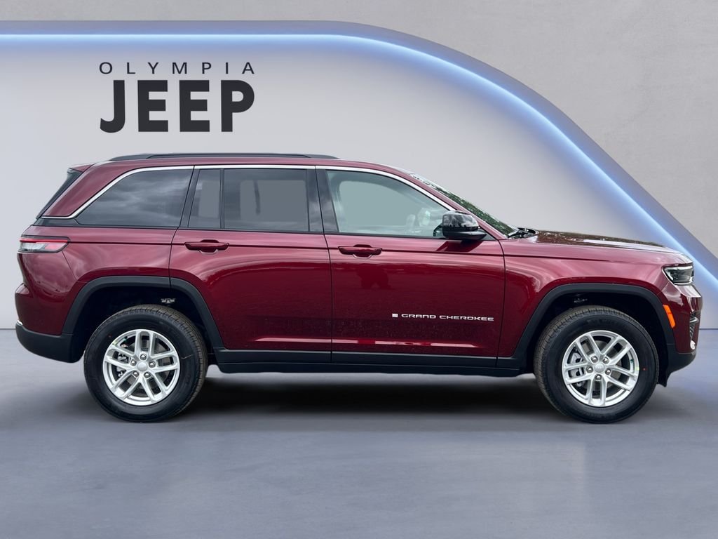 New 2026 Velvet Red Pearl-Coat Exterior Paint Jeep Laredo X image 6