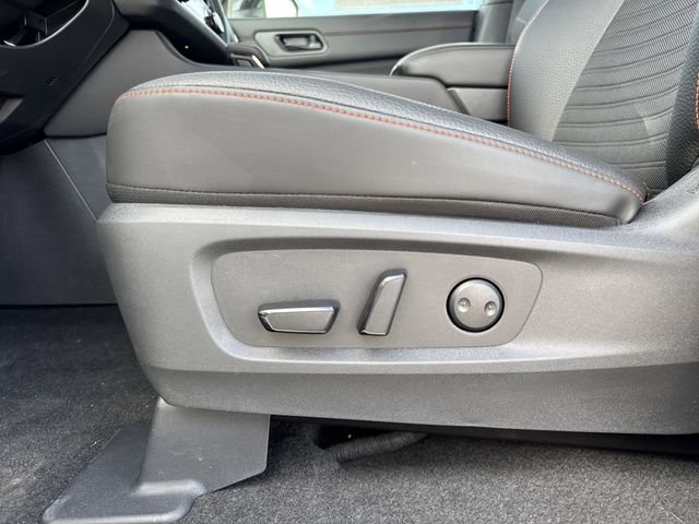 New 2026 Boulder Gray Pearl / Super Black Two-tone Nissan Rock Creek image 11