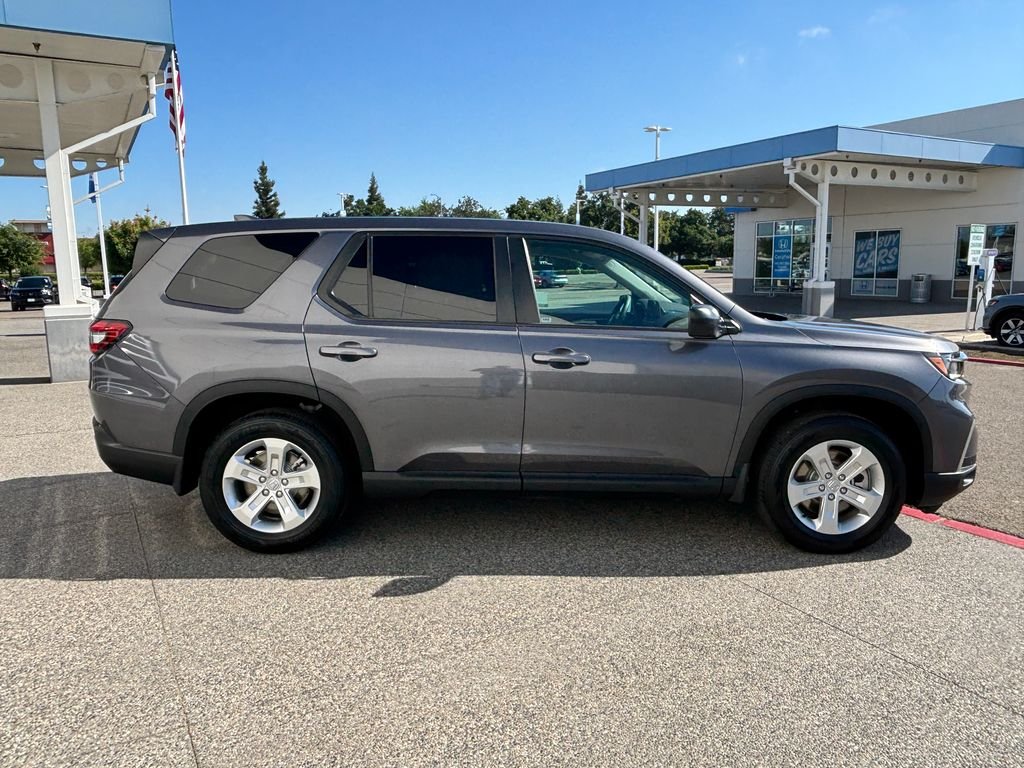 Certified Used 2024 Modern Steel Metallic Honda LX image 4