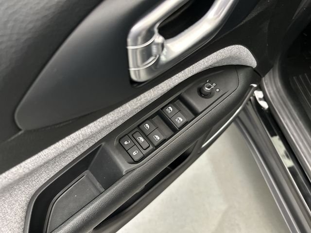 Used 2022 Black Jeep Latitude Lux image 19