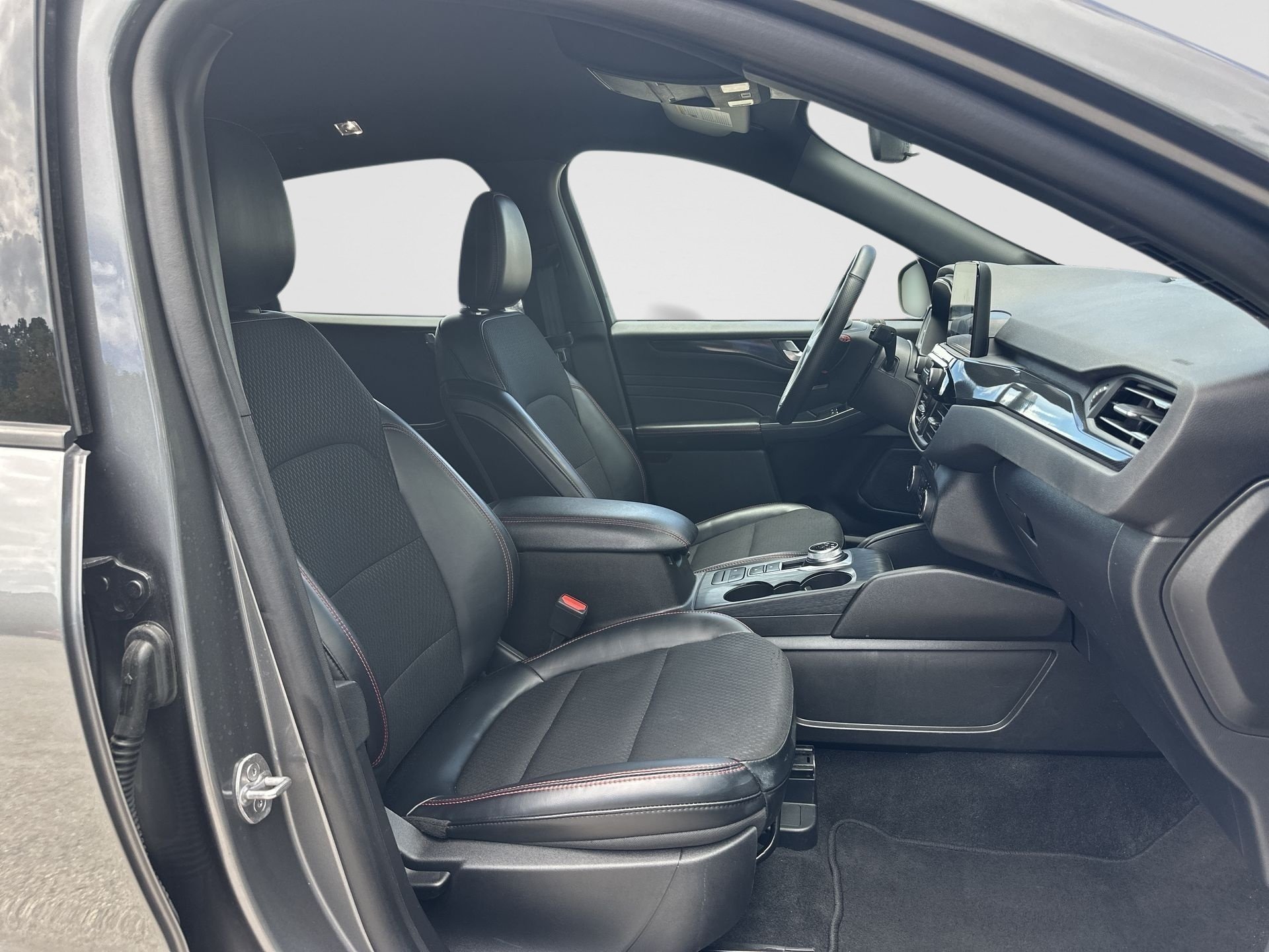 2025 Ford Escape ST-Line - Photo 27