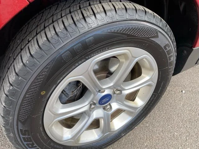 Used 2019 Red Ford SE image 25