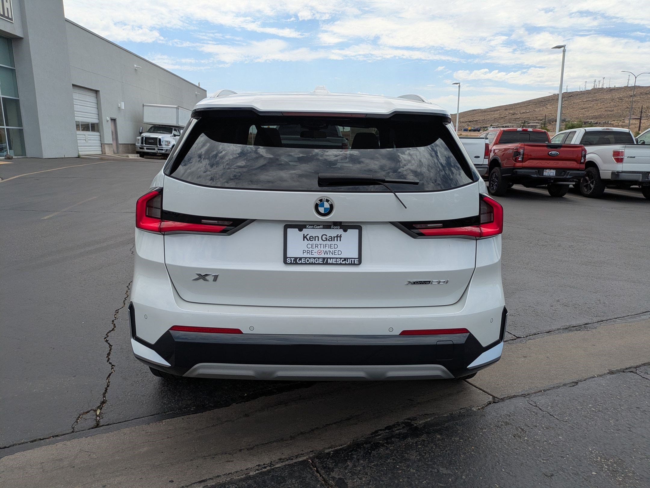 Used 2024 Mineral White Metallic BMW xDrive28i image 4