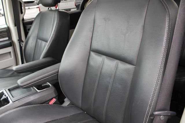 Used 2010 Gold Chrysler Touring image 4